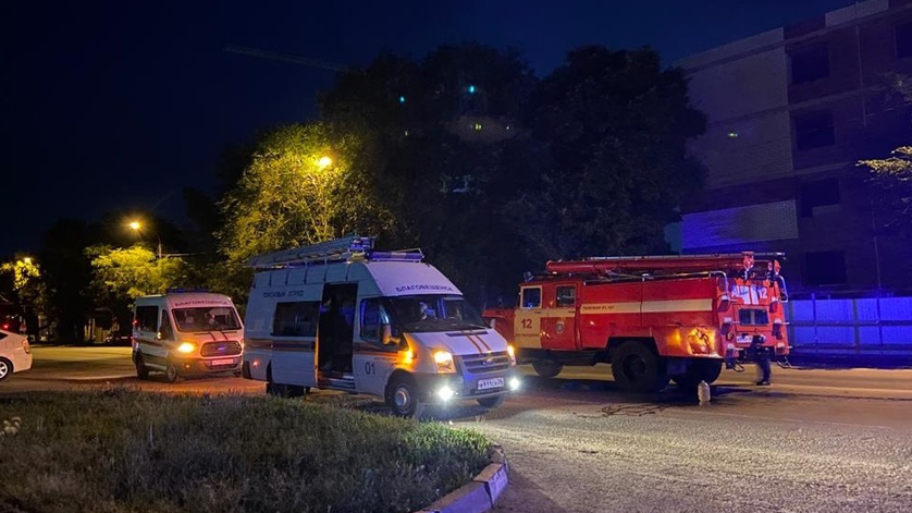 Сегодня ранним утром пожарные Благовещенска тушили трехквартирный дом - gtrkamur.ru