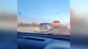 Сегодня в Чигирях автомобиль снёс фонарный столб - gtrkamur.ru