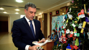 Василий Орлов в канун Нового года исполнит желания шести юных амурчан - gtrkamur.ru