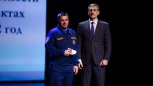 Василий Орлов наградил отличившихся сотрудников областной подсистемы РСЧС - gtrkamur.ru