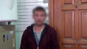 Полицейские по следам крови вышли на убийцу молодого мужчины, который скончался в многоэтажке Благовещенска - gtrkamur.ru