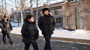 Василию Орлову показали, как Тында меняется к лучшему на примере гимназии и сквера - gtrkamur.ru