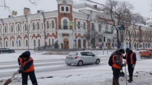 В Благовещенске устраняют последствия ночного снегопада - gtrkamur.ru
