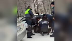 Пытался скрыться от полиции и устроил гонки: опасного водителя задержали в Благовещенске - gtrkamur.ru