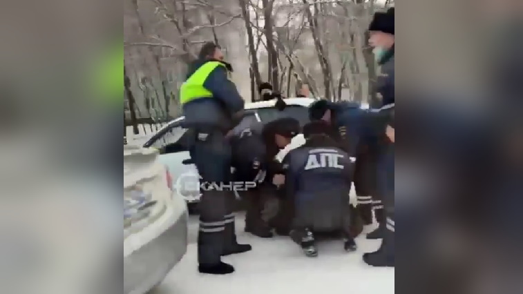 Пытался скрыться от полиции и устроил гонки: опасного водителя задержали в Благовещенске - gtrkamur.ru