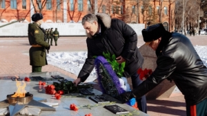 Губернатор Амурской области Василий Орлов почтил память воинов-амурцев - gtrkamur.ru