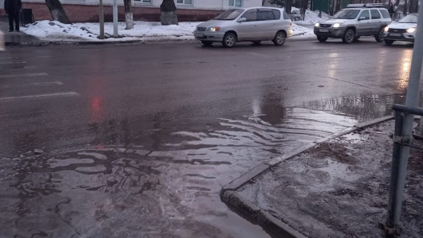 Сотрудники ГСТК приступили к пропуску талых вод на дорогах Благовещенска - gtrkamur.ru