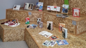 В благовещенской библиотеке открыли выставку ко Дню единения России и Белоруссии - gtrkamur.ru