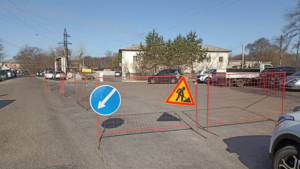 В Благовещенске по улице Северной устраняют коммунальную аварию - gtrkamur.ru