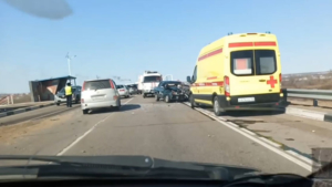 Серьезное ДТП в Благовещенске: потребовалась помощь спасателей - gtrkamur.ru