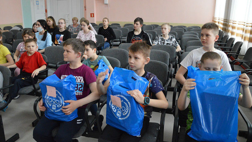 Юные благовещенские слабослышащие борцы получили новую форму - gtrkamur.ru