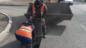 В областном центре начали готовить ливневки к зиме - gtrkamur.ru