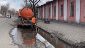 В амурской столице сотрудники ГСТК откачивают талые воды по всему городу - gtrkamur.ru