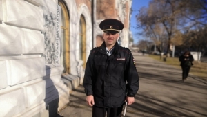 Благовещенский полицейский помог юноше, упавшему без сознания на улице - gtrkamur.ru