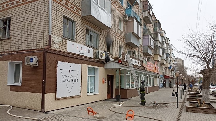 При пожаре в центре Благовещенска пострадали два человека - gtrkamur.ru