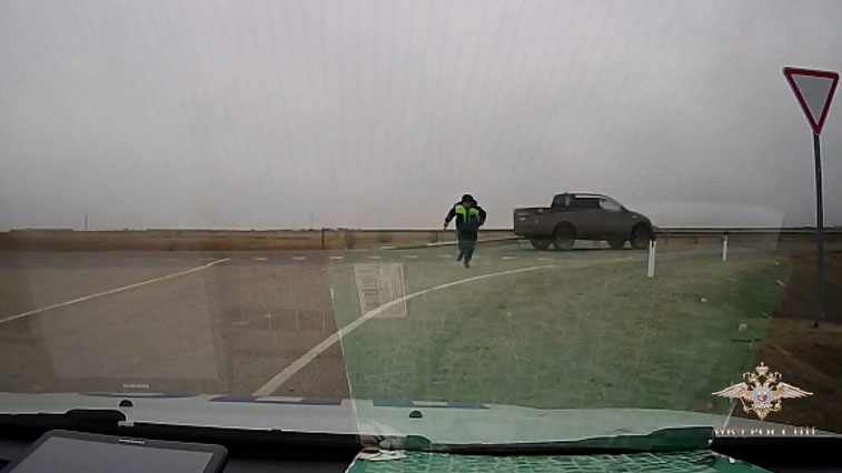 В Приамурье пьяный угонщик остановил автомобиль только после стрельбы по колёсам - gtrkamur.ru