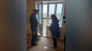 При участии прокуратуры Благовещенска жителям аварийного дома дали квартиры без очереди - gtrkamur.ru