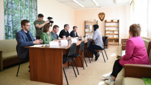 Жители Белогорского округа пообщались с губернатором области Василием Орловым - gtrkamur.ru