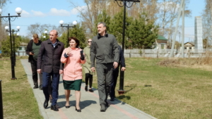 В Толстовке обустраивают общественную площадку и создают модельную библиотеку - gtrkamur.ru