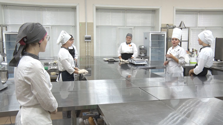 Конкурс «Мастер года» способствует внедрению лучших педагогических практик - gtrkamur.ru