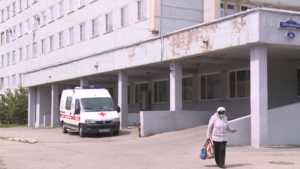 Трагедия в АОКБ: в майские праздники из окна выпала пожилая пациентка - gtrkamur.ru