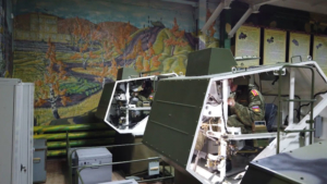 Военнослужащие ВВО учатся вести бой на современных тренажерах - gtrkamur.ru