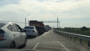 Из-за ДТП на мосту через Зею образовалась пробка - gtrkamur.ru
