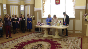 Вынужденные переселенцы из Украины заключили брак в Благовещенске - gtrkamur.ru