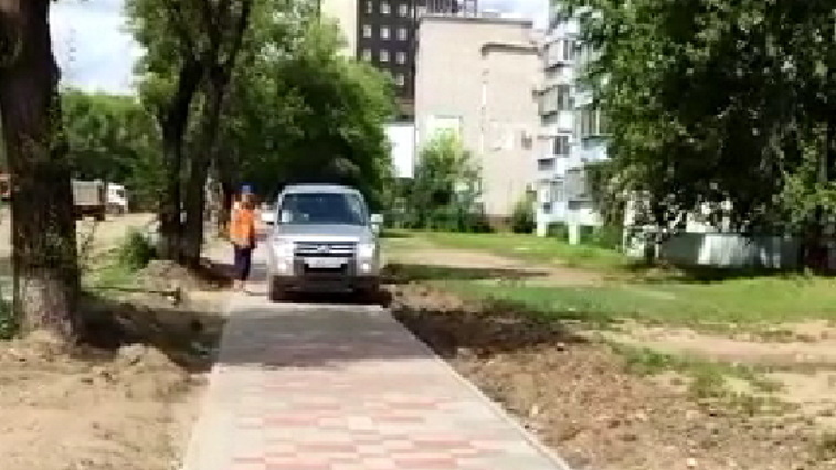За поездку по новому тротуару в Благовещенске водитель заплатит две тысячи рублей - gtrkamur.ru