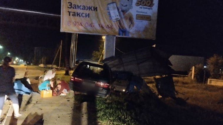Водитель «ниссана» снес остановку в Шимановске - gtrkamur.ru