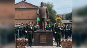 В Благовещенске открыли памятник Герою Советского Союза Юрию Кузнецову - gtrkamur.ru