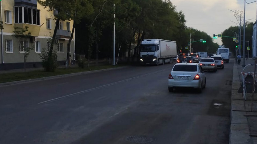 В областном центре открыли движение для автотранспорта по Калинина - gtrkamur.ru