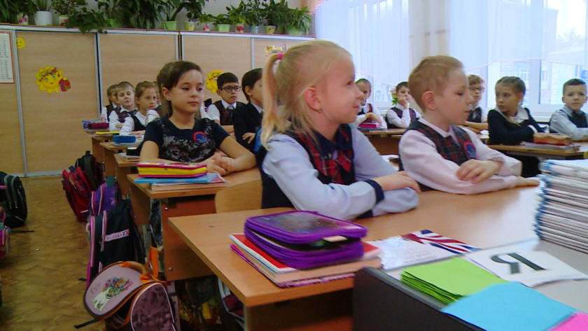 С подъема государственного флага будут начинать неделю амурские школьники - gtrkamur.ru