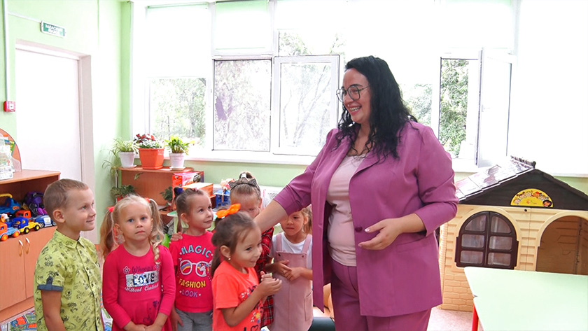 Воспитатели Амурской области впервые получили губернаторские премии в 100 тысяч рублей - gtrkamur.ru