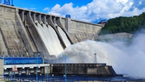 Бурейская ГЭС сбрасывает воду: откроют сразу пять затворов - gtrkamur.ru