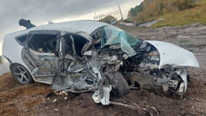 Два человека погибли при столкновении легковушки и катка в Приамурье - gtrkamur.ru