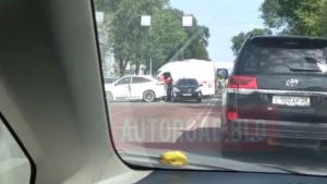 В Благовещенске автомобилист спровоцировал массовую аварию с опрокидыванием - gtrkamur.ru