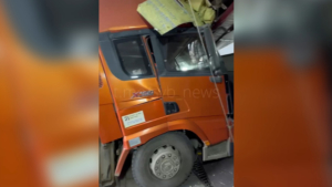 В Свободном большегруз сорвался с ручника и протаранил автомойку и две машины - gtrkamur.ru