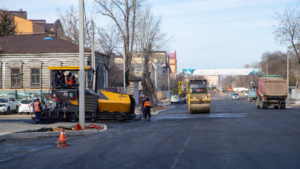 На благовещенской улице Мухина начали устанавливать светофоры - gtrkamur.ru