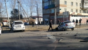 Ребенок и водитель полицейской машины получили травмы в ДТП в Белогорске - gtrkamur.ru