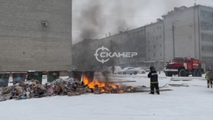 В Благовещенске в районе КПП вспыхнули отходы внутри мусоровоза - gtrkamur.ru