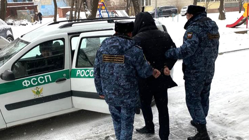 Судебные приставы не дали благовещенцу «убежать» от суда - gtrkamur.ru