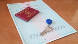 Житель Белогорска переехал из аварийного жилья после вмешательства приставов - gtrkamur.ru