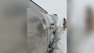 Смертельное ДТП в Белогорском округе: на трассе опрокинулся молоковоз - gtrkamur.ru