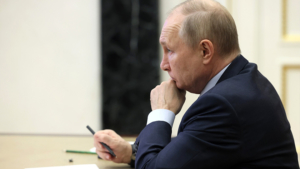 Дополнительные выплаты медикам с января 2023 года анонсировал Владимир Путин - gtrkamur.ru