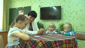 Три героини социальной рубрики «Счастье каждому» обрели родителей - gtrkamur.ru
