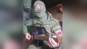 Василий Орлов передаст гитару отряду бойцов в зоне СВО - gtrkamur.ru