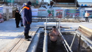 Амурчан просят учитывать свой уровень здоровья перед погружением в крещенские проруби - gtrkamur.ru