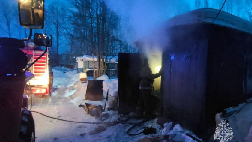 Беспечность привела к пожару в хозпостройке в Тынде - gtrkamur.ru