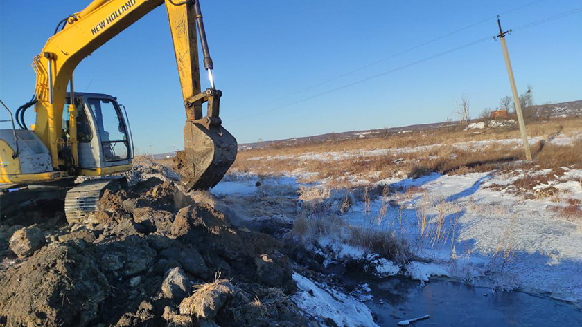 В Благовещенске продолжают устранять порыв на водоводе - gtrkamur.ru